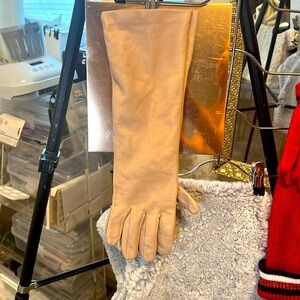 The Limited Nude/ Light Pink Leather Gloves